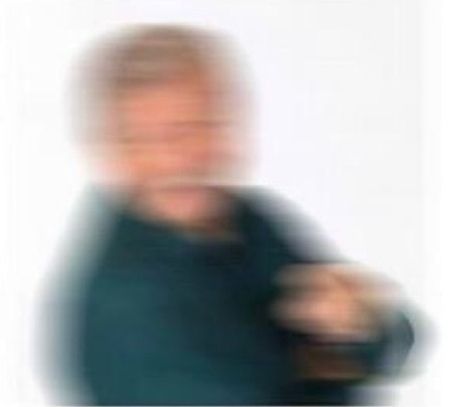 stock photo d'un vieux qui fait coucou avec un gros flou de mouvement latéral