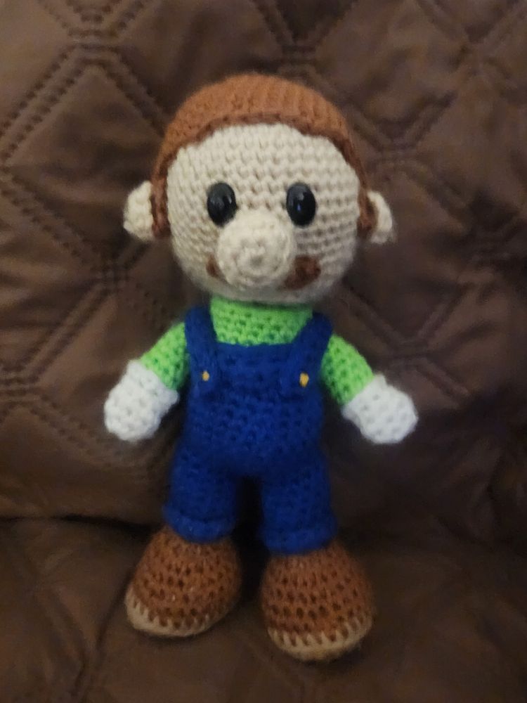 Crochet Luigi Amiibo front with no hat