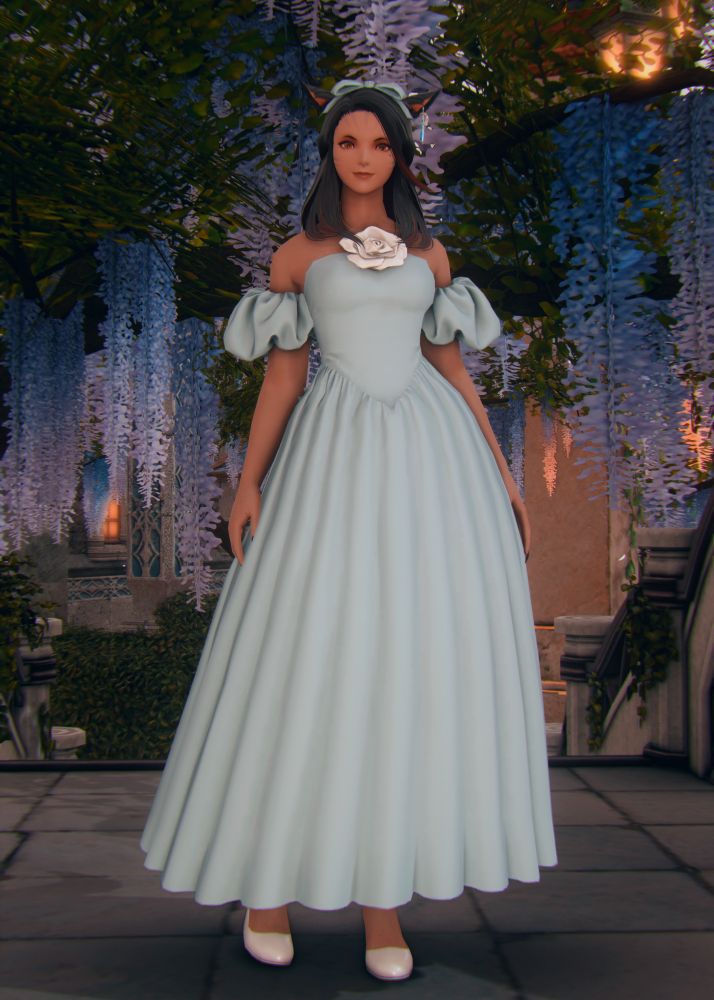 Lume wearing a king dress that show off her arms