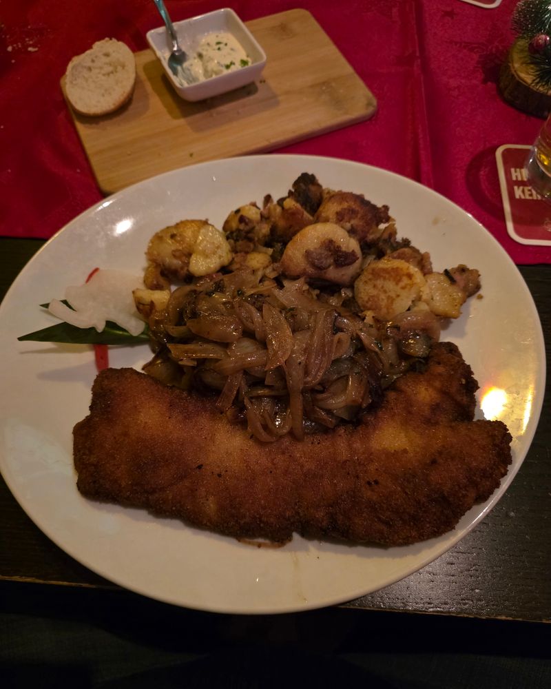 Zwiebelschnitzel mit Bratkartoffeln 