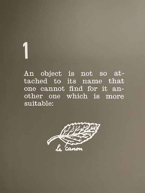 A quote from french artist Rene Magritte: "An object is not so attached to its name that one cannot find for it another one which is more suitable" above a hand-drawn picture of a leave and the text "le canon" under it.