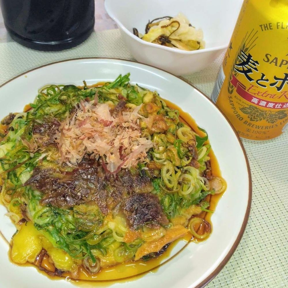 牛すじ入りネギ焼き/春キャベツの塩昆布和え/麦とホップ