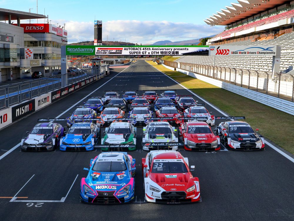 Group photo of all cars taking part in the SUPER GT x DTM Dream Race (2019)