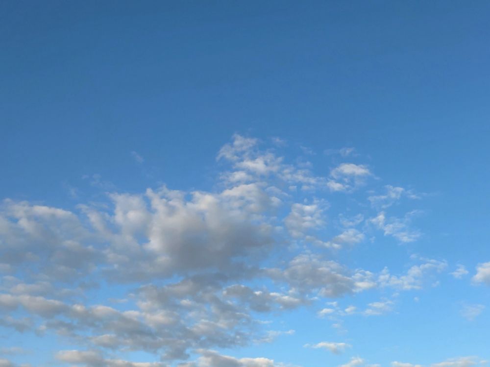 早朝の青空。