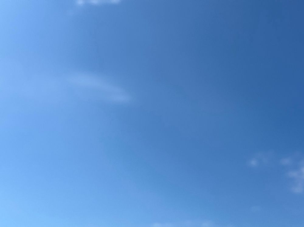 雨上がりの青空。