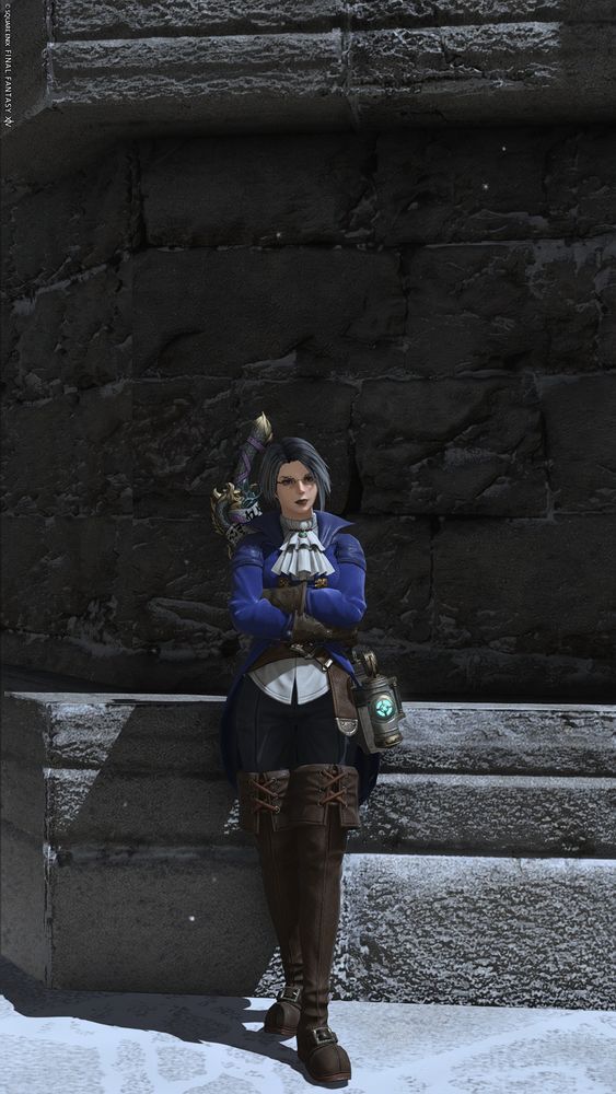 A female Highlander poses leaning against a wall in Ishgard in her new glam.