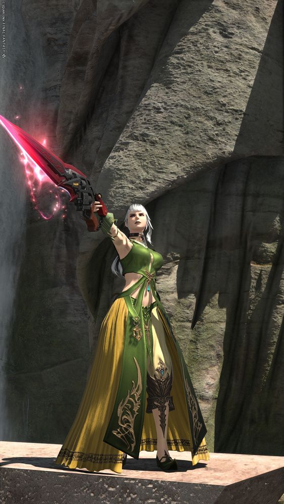 A hyur woman poses in Rhalgr's Reach.  