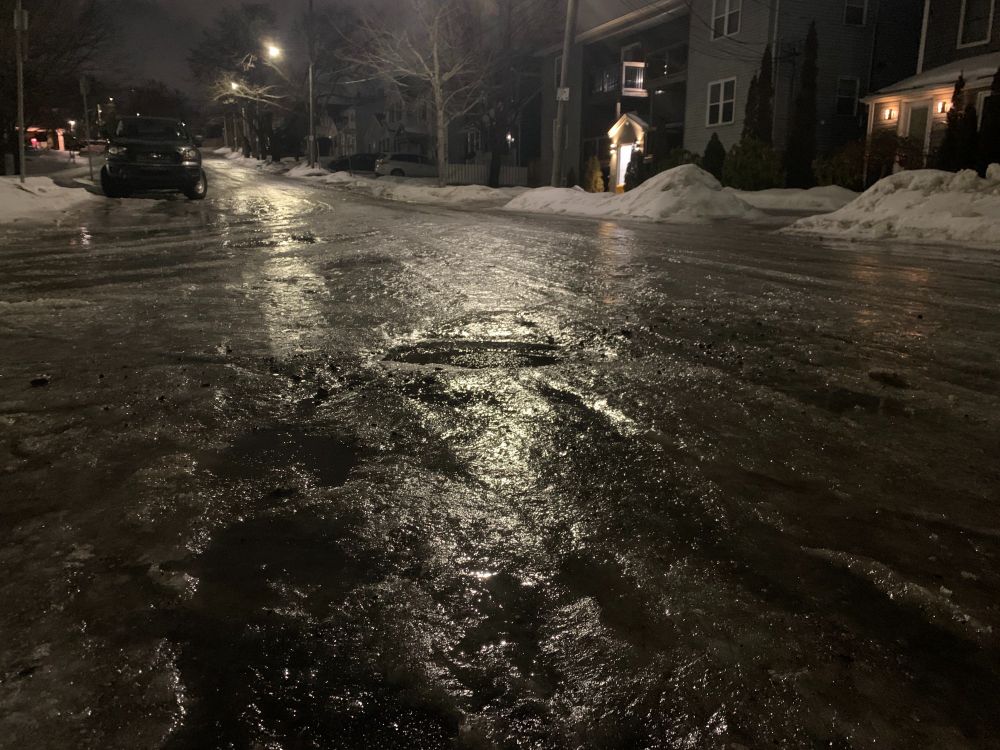 La rue Leppert couverte de glace