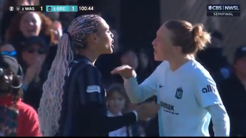 Trinity Rodman and Emily Sonnett argue on the sideline in extra time