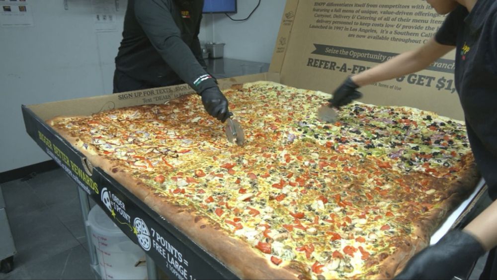 'It's a big pizza': Edmonton pizzeria selling pie that can feed up to 60 people