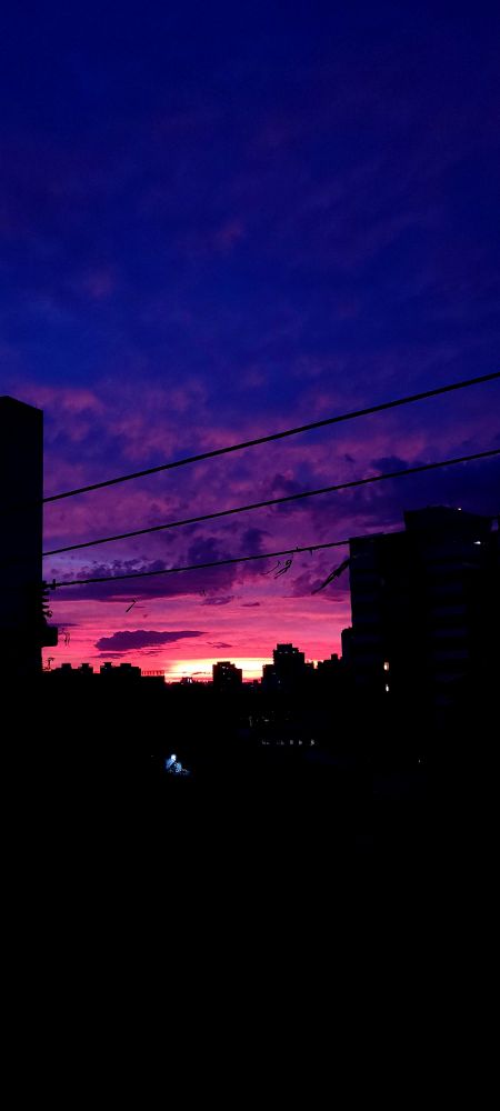 n sei direito talvez mesma coisa da primeira mas com contraste menor e mais escuro tudo