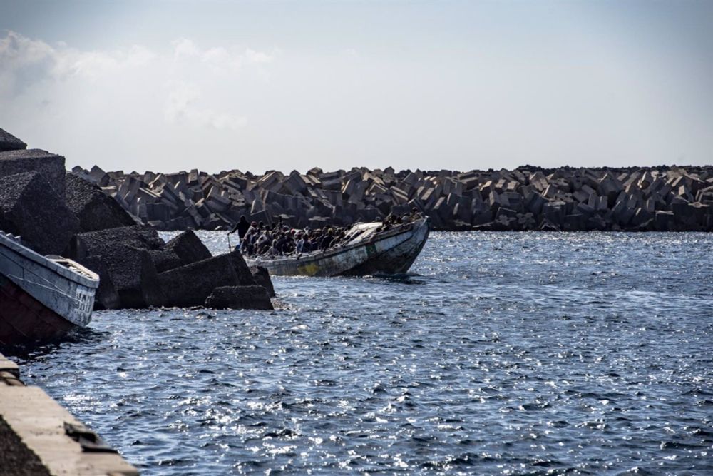 El 73% de españoles apoya el reparto de menores migrantes que llegan a Canarias, según un sondeo