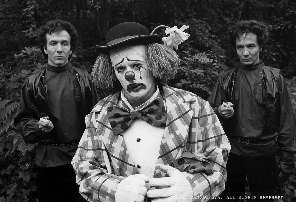 009 dressed as a clown in OCTOPUSSY