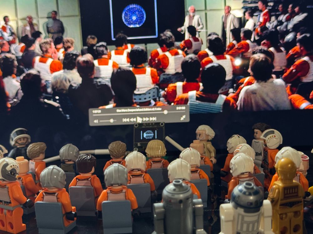 Lego minifigs set up like the Yavin IV briefing diorama 