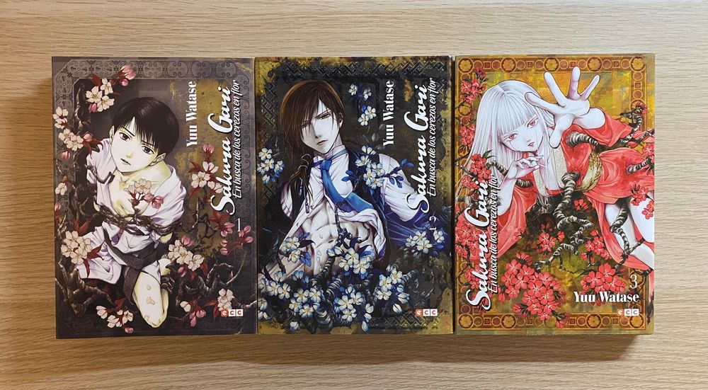 Imatge amb els tres volums de la sèrie manga Sakura Gari: En busca de los cerezos en flor, de l'autora Yuu Watase. Publicada en castellà per ECC Ediciones. 