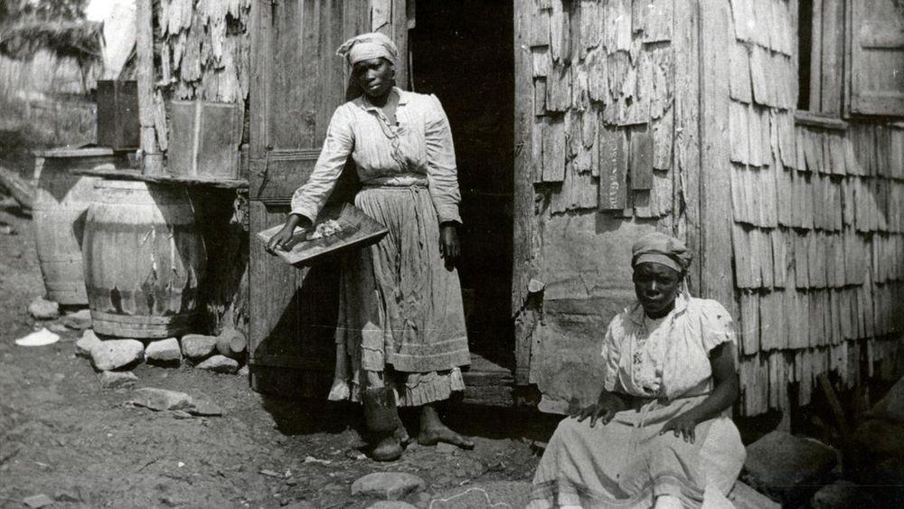 A photo of some black women in Danish St Croix. This photo is actually from after not only the abolition of the trade in enslaved people in 1803, but also after emancipation in 1848. However, conditions hadn't changed all that much!
