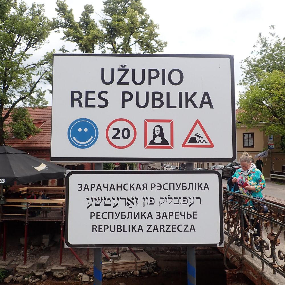 The border is clearly marked.