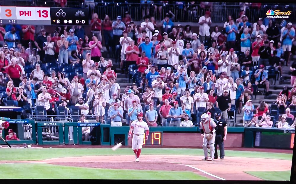 Standing ovation for Schwarber 