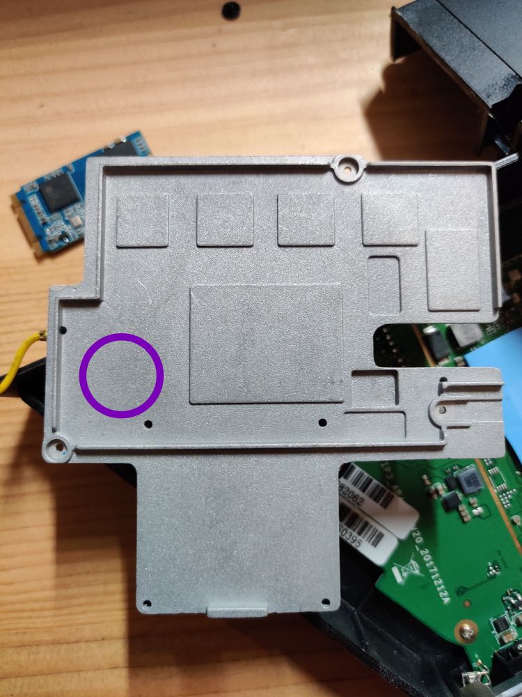 Heatsink for an Acute Angle PC showing the bottom side where it males contact with chips. Purple circle marks the place where the RT5074A Power Management Unit should make contact but has no bump like for the other chips.