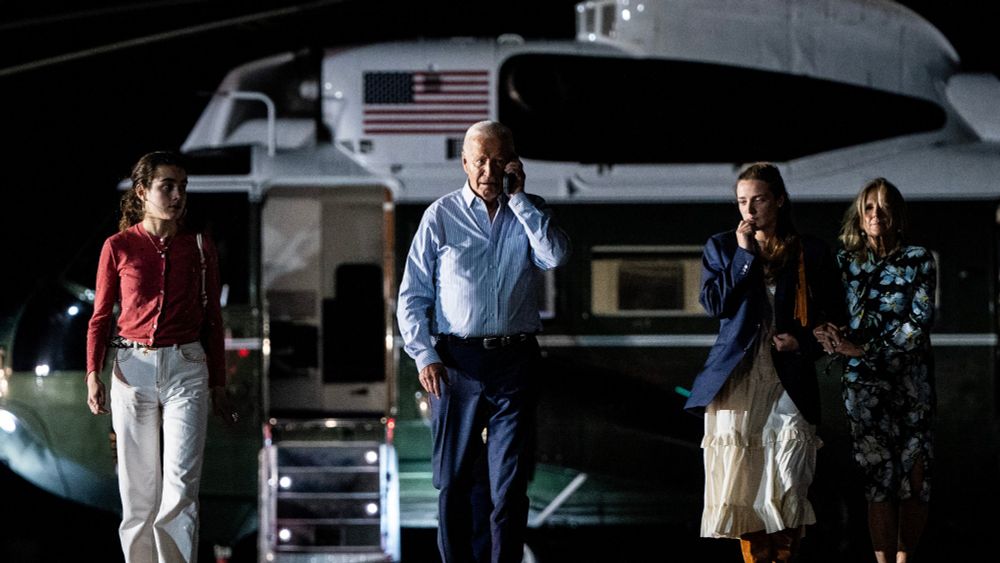 Biden’s Family Tells Him to Keep Fighting as They Huddle at Camp David