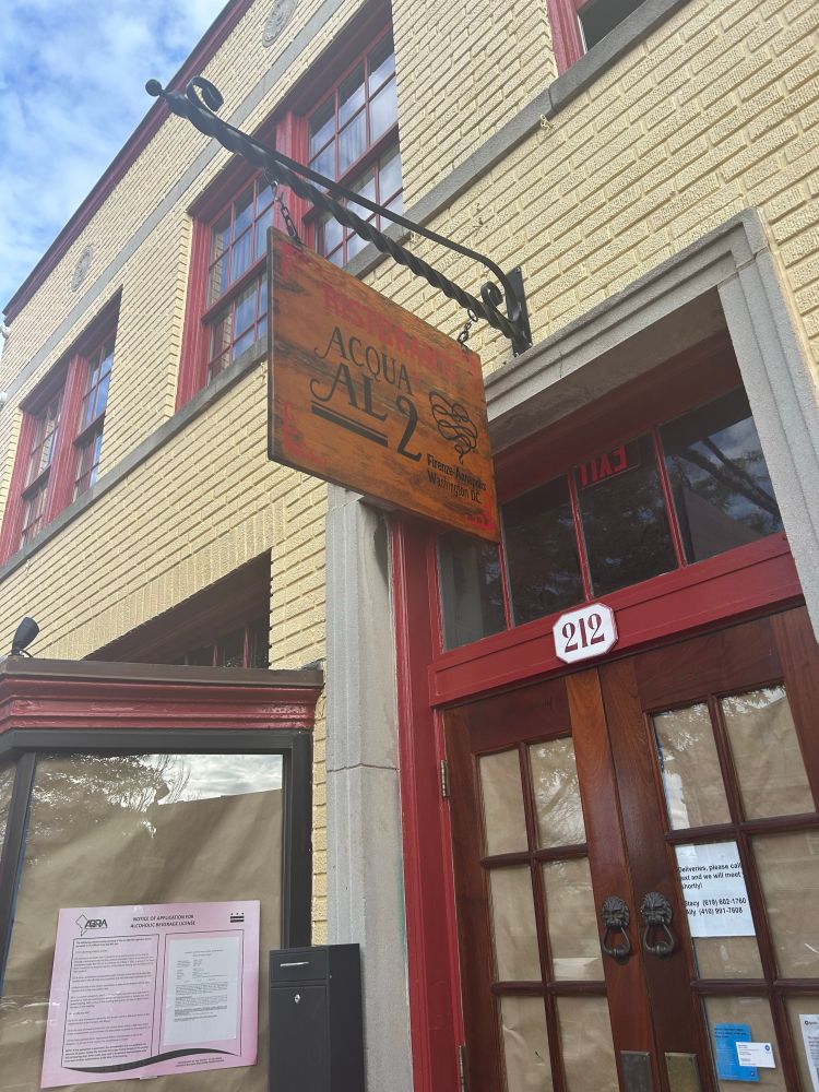 A shingle that looked just like the old Acqua al 2 one from way back. 