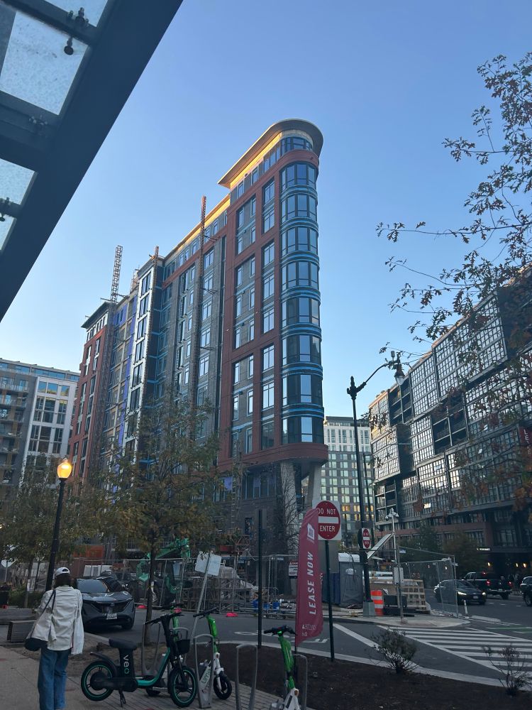 Building going up at Florida and N NE