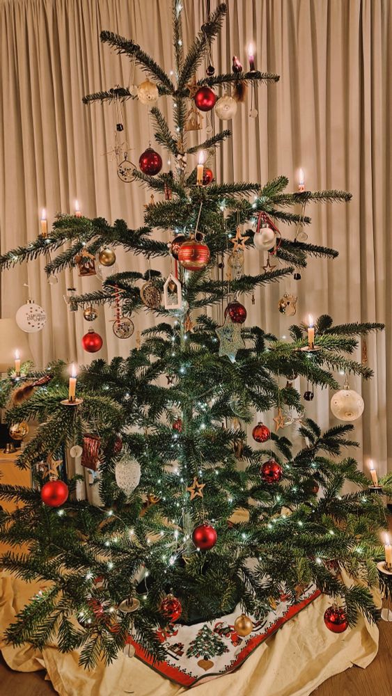 Christbaum im Wohnzimmer