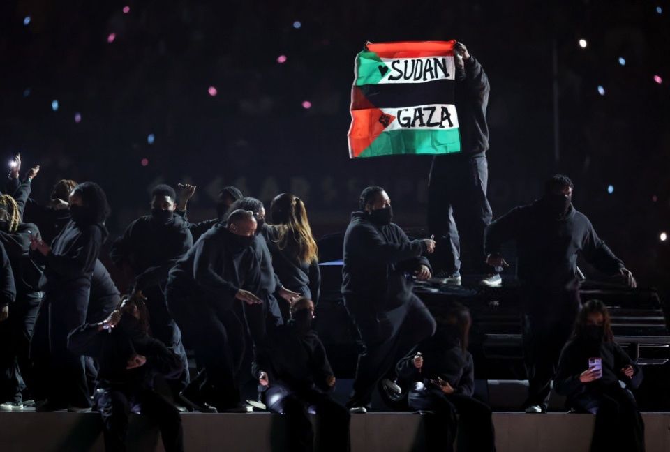 A love suden and love Gaza flag during Kendrick’s performance 