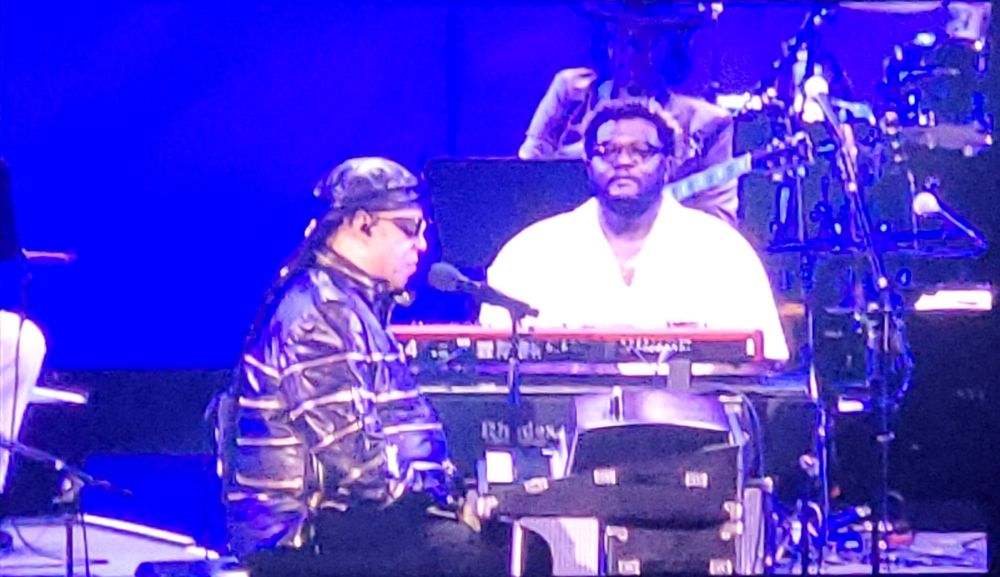 Stevie Wonder sits at the keyboard and expresses thanks to Richard Rudolph with whom he produced Minnie Riperton's Perfect Angel album.