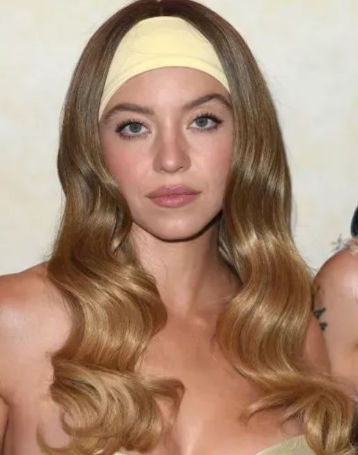 Screenshot of Sydney Sweeney who looks like the call handler from the Barclays digital security advert 