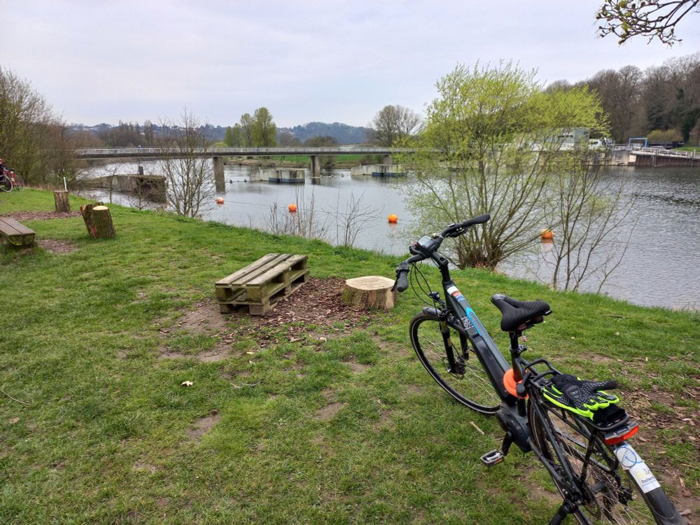 Blick auf das Wehr des Kemnader Stausees.