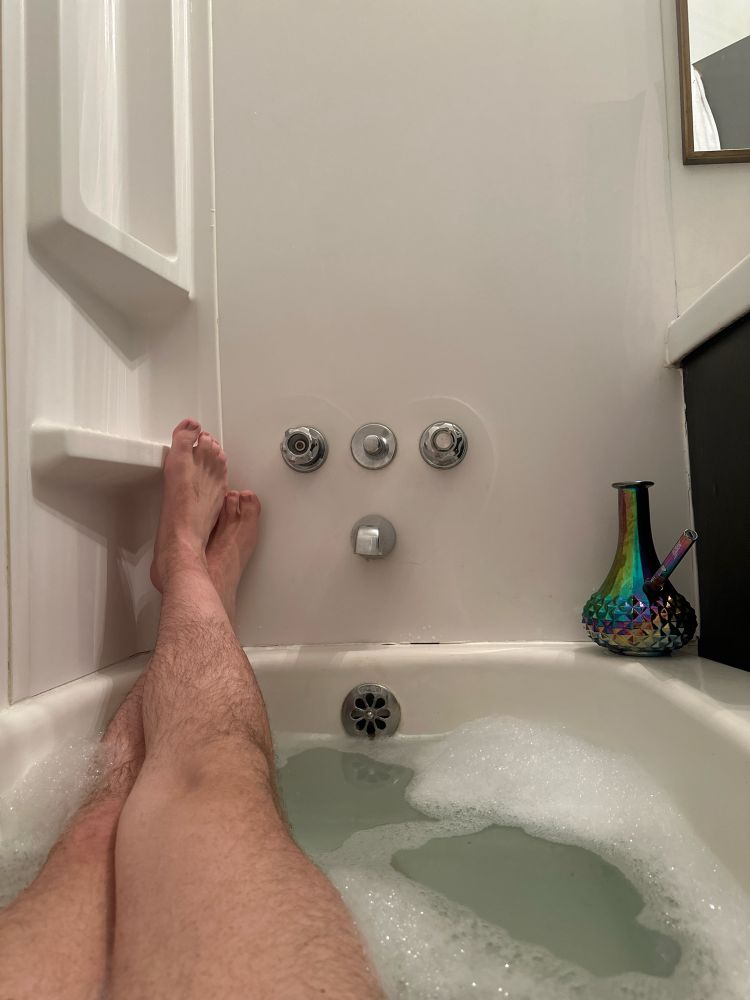Thick legs, sick bong, bubble bath