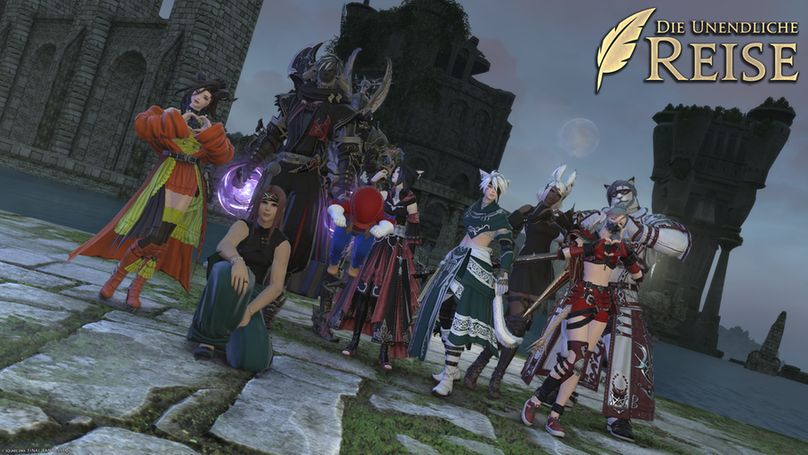Ein Final Fantasy 14-Screenshot einer Gruppe von Spielenden im südlichen Kreszentia. Mehrere Charaktere führen Herzposen aus und eine Lalafell in der Bildmitte macht einen Salto. Im dämmrigen Hintergrund sind steinerne Ruinen und Wasser zu erkennen und der Blickwinkel des Betrachters ist leicht im Uhrzeigersinn geneigt.