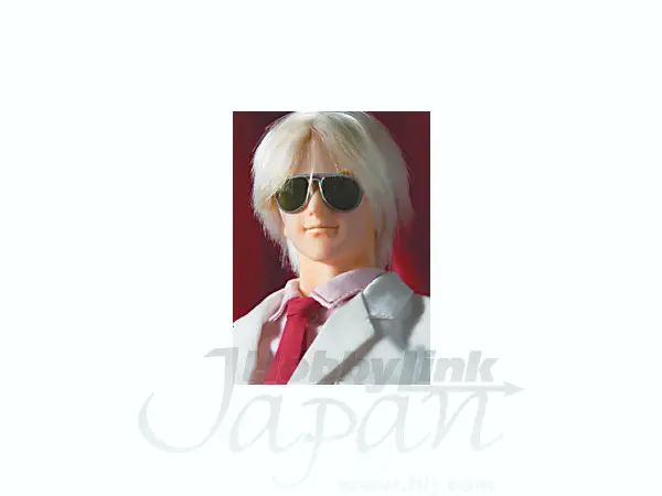 Second promotional image of the doll, featuring the optional sunglasses it evidently comes with. A close-up of the face and hair does it no favours.