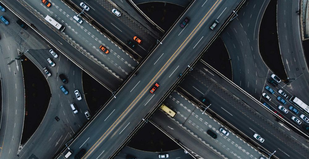 Aurora 、 Nvidia 、そして Continental の協力関係は、交通セクターに革命をもたらし、混雑する高速道路や物流に影響を与えることが期待されています