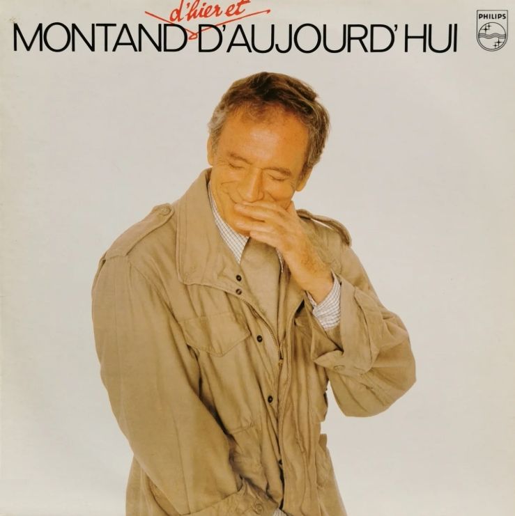Pochette de l'album d'Yves Montand sorti en 1980 titré Montand d'hier et d'aujourd'hui. On voit Yves Montand en portrait américain sur fond blanc, en imperméable sable, sourire yeux fermés, la main devant la bouche.