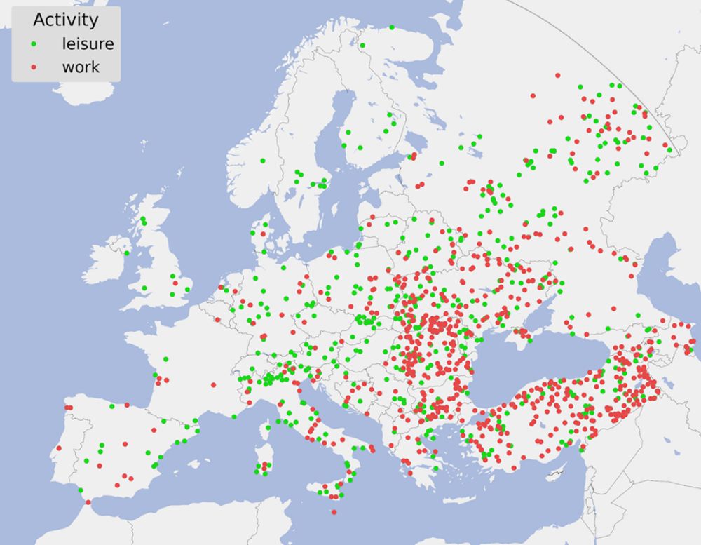 A map showing the distribution of fatal lightning accidents across Europe, distinguishing between leisurely and work activities of the impacted people.