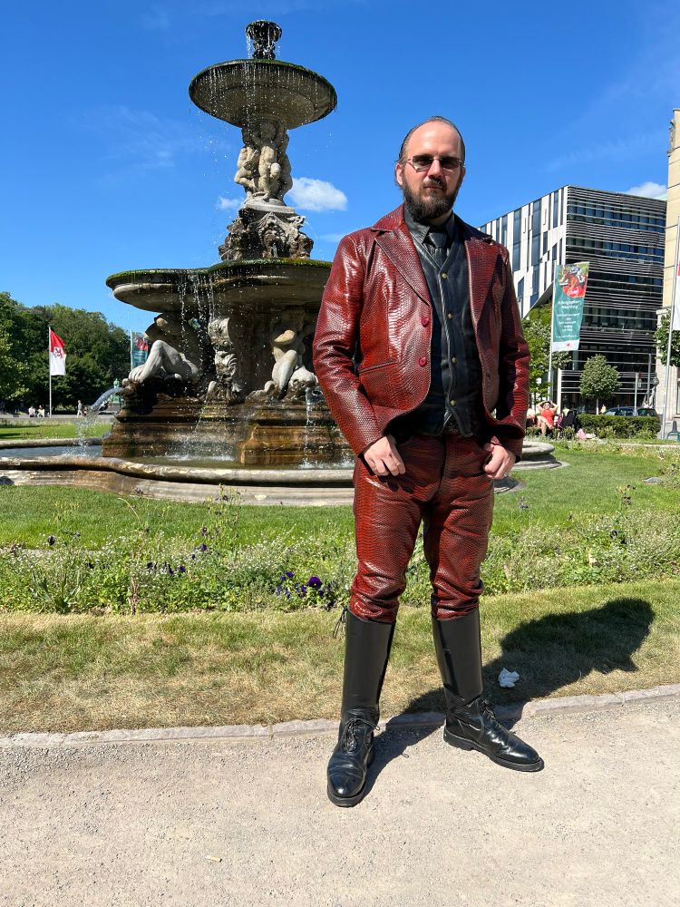 Me at Düsseldorf in the sun wearing a snake/dragon scale patterned leather suit 