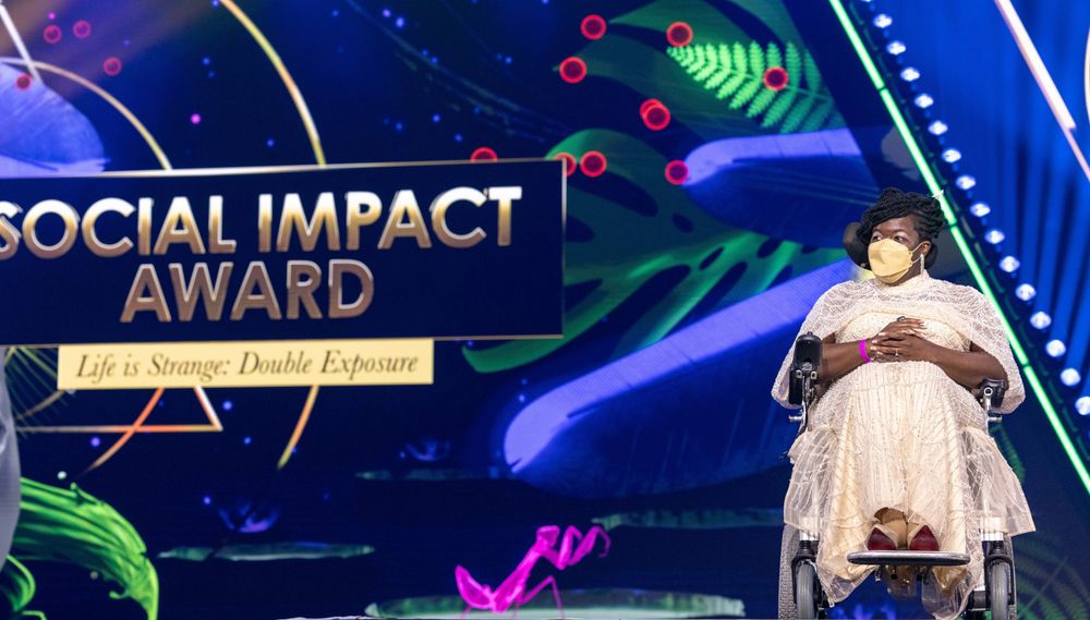 Writer, developer, and accessibility consultant Jay Justice announcing that Life Is Strange: Double Exposure won GDC's Social Impact award