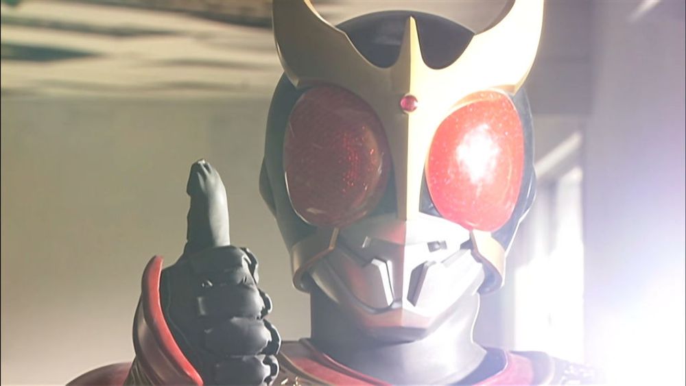 kamen rider kuuga giving a thumbs up