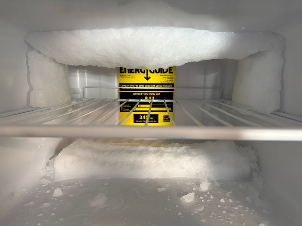 When the landlord got the cheapest fridge and it doesn’t naturally defrost 