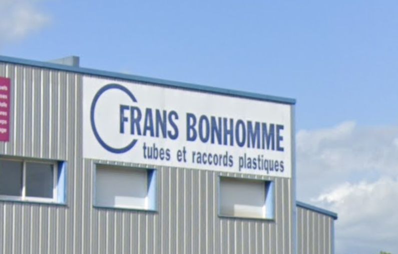 Enseigne d'un magasin Frans Bonhomme, qui vend en fait des tubes et raccords plastiques.