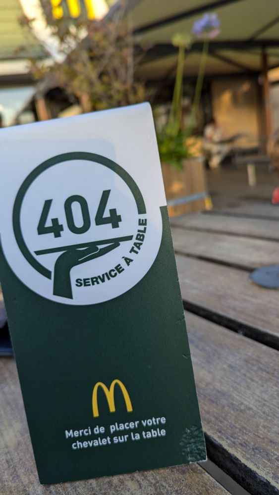 Chevalet du Mcdo avec le numéro 404