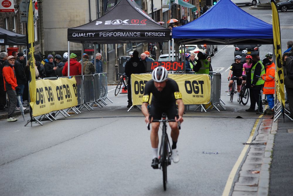 Starting line of the National Hill Climbing champs 2025 on Bank Road, Matlock