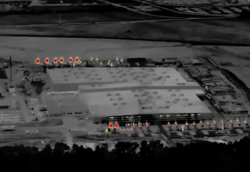a greyscale satelitte image of Musk's data centre - with a bright red marker showing emissions from the many (I think about 30) fossil fuel combustion engines on site 