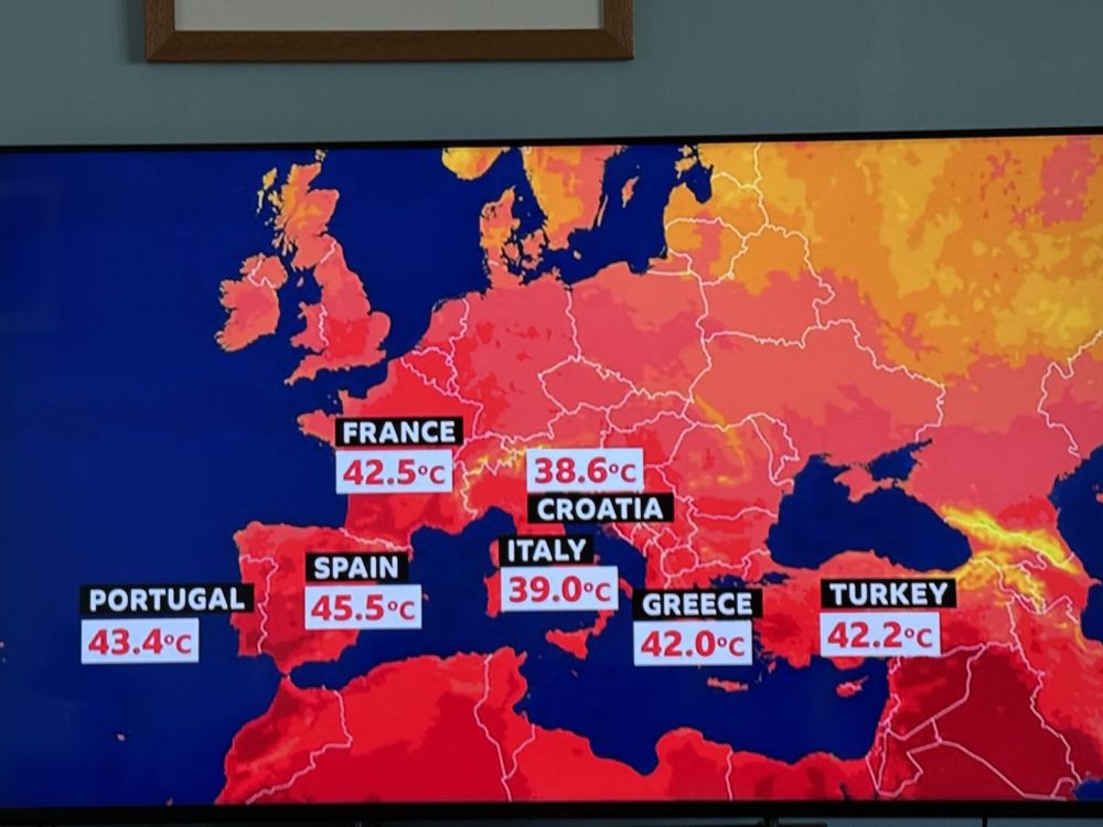 a map of europe showing temperatures in the low 40s and high 30s 