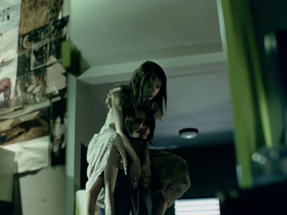 A shot from the movie ชัตเตอร์ กดติดวิญญาณ (Shutter) (2004/GMM Tai Hub/Horror/Supernatural).