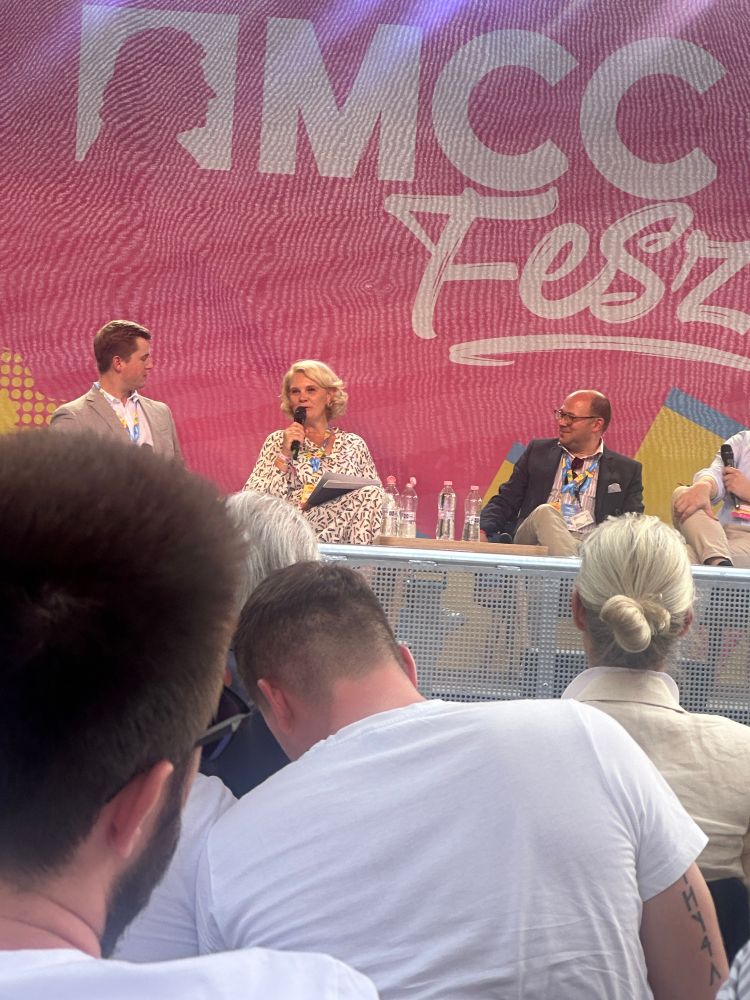 Sassenrath, Ludwig, Bauer und Tichy auf dem Podium. Weidel von hinten in der ersten Reihe. 