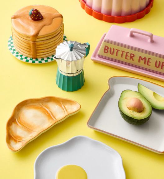 Screenshot of Michael’s craft store ad showcasing ceramic plates inspired by brunch items such as croissant, fried egg, and pancakes. 