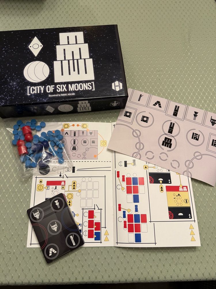 The board, cards, tokens, and untranslated rulebook for Hollandspiele’s “City of Six Moons”
